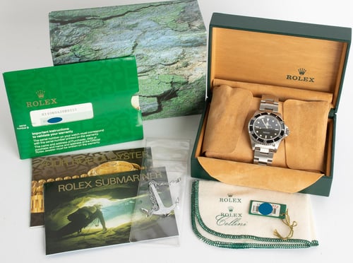 Box / Paper shot of Submariner
