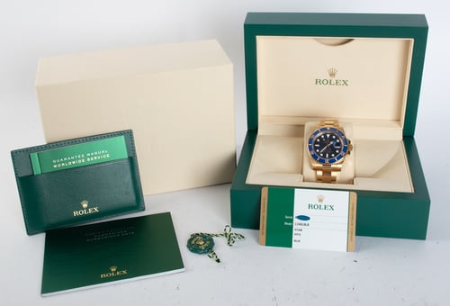 Box / Paper shot of Submariner Date