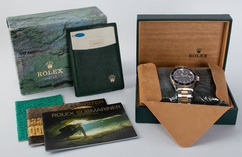 Box / Paper shot of Submariner Date