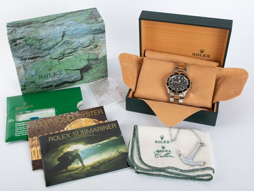 Box / Paper shot of Submariner Date