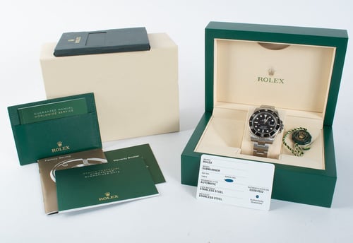 Box / Paper shot of Submariner Date