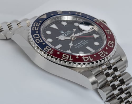 9' Side Shot of GMT-Master II 'Pepsi'