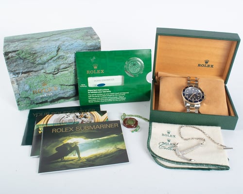 Box / Paper shot of Submariner Date