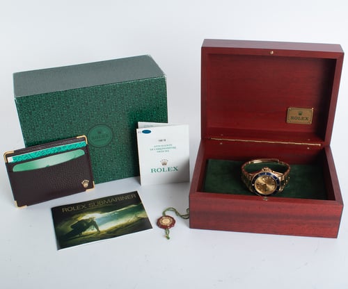 Box / Paper shot of Submariner Date