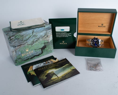 Box / Paper shot of Submariner Date