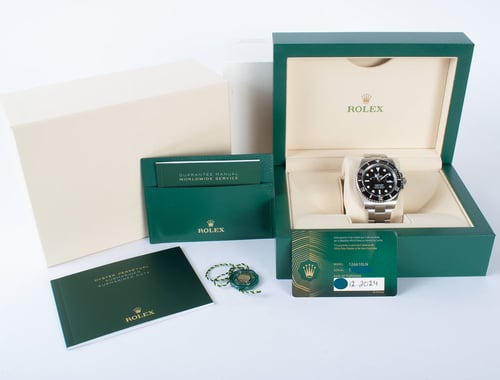 Box / Paper shot of Submariner Date 41