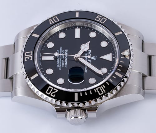 Crown Side Shot of Submariner Date 41