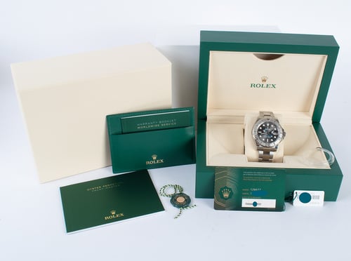 Box / Paper shot of Yacht-Master 40