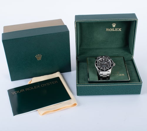 Box / Paper shot of Submariner Date