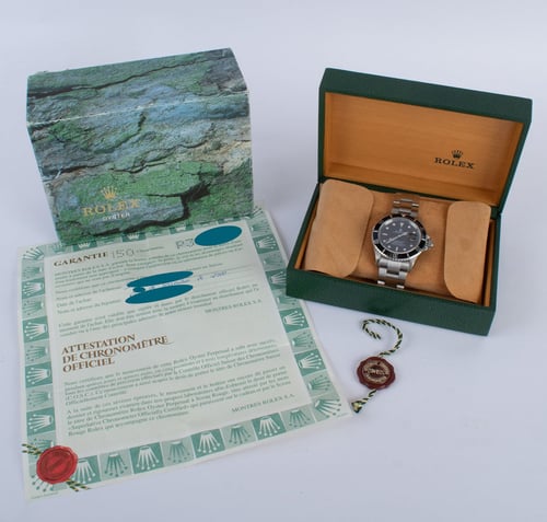 Box / Paper shot of Submariner Date