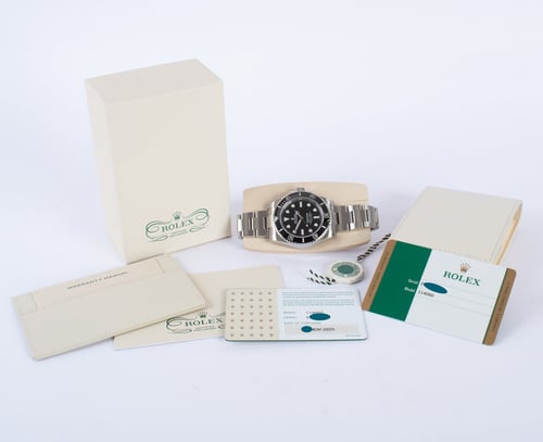 Box / Paper shot of Submariner