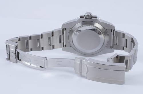 Open Clasp Shot of Submariner