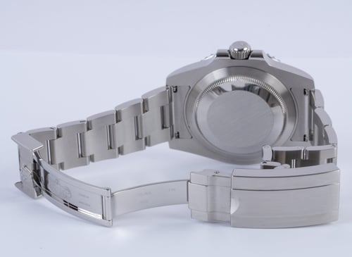 Open Clasp Shot of Submariner Date 'Hulk'