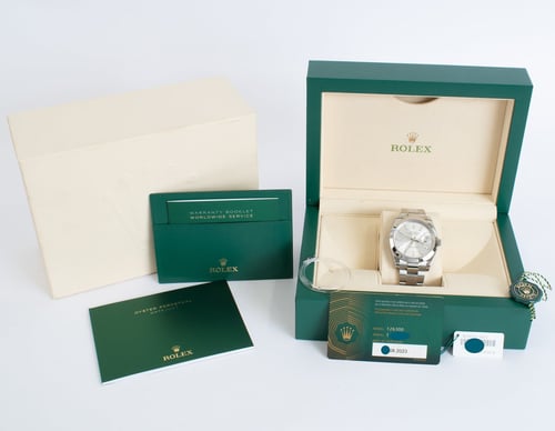 Box / Paper shot of Datejust 41