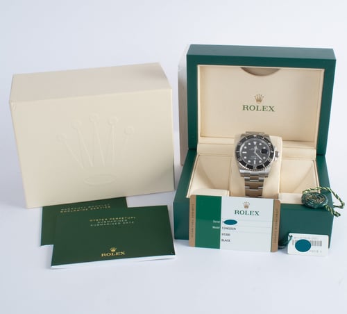 Box / Paper shot of Submariner Date