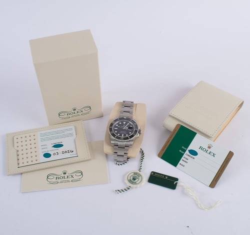 Box / Paper shot of Submariner Date