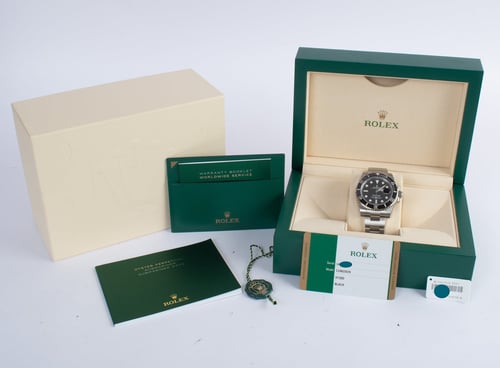 Box / Paper shot of Submariner Date