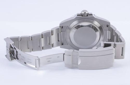 Open Clasp Shot of Submariner 41