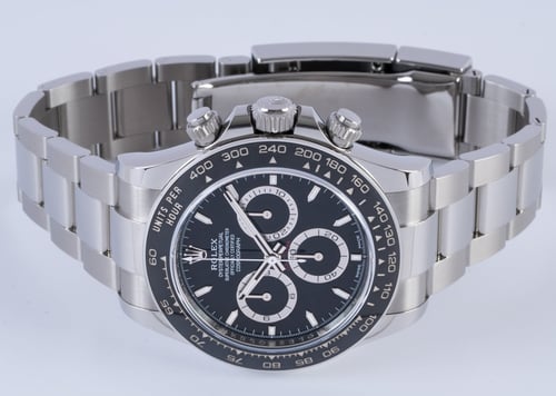 Front View of Daytona Cosmograph