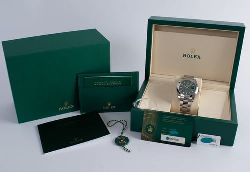 Box / Paper shot of Datejust 41