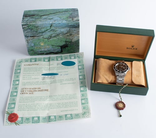 Box / Paper shot of Submariner Date