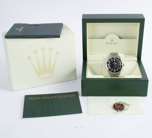 Box / Paper shot of Submariner