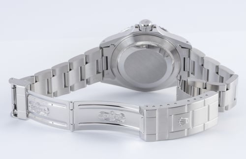 Open Clasp Shot of Submariner