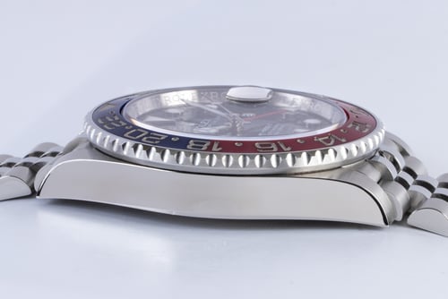 9' Side Shot of GMT-Master II 'Pepsi'