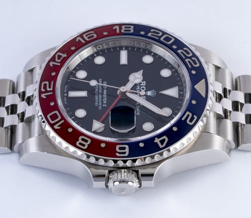 Crown Side Shot of GMT-Master II 'Pepsi'