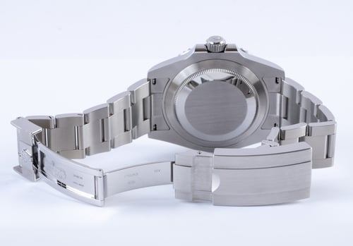 Open Clasp Shot of Submariner 41