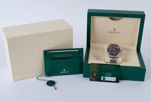 Box / Paper shot of Submariner Date 41