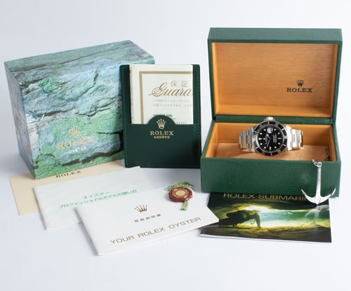Box / Paper shot of Submariner Date