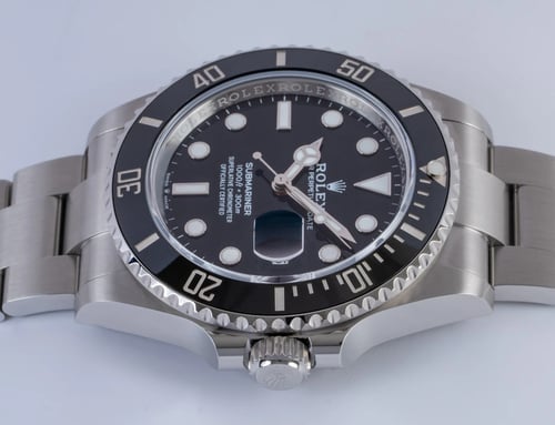 Crown Side Shot of Submariner Date 41