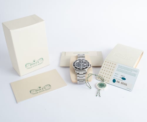 Box / Paper shot of Submariner Date