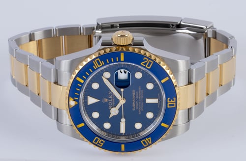 Front View of Submariner Date