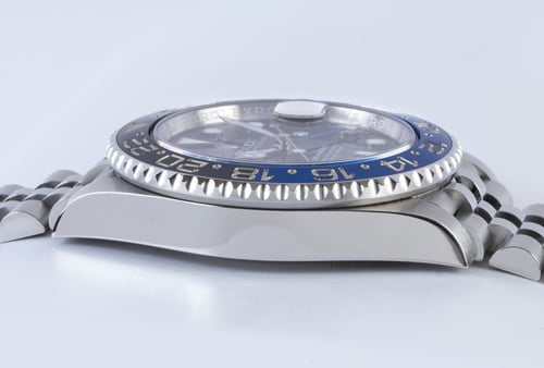 9' Side Shot of GMT-Master II 'Batgirl'
