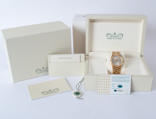 Box / Paper shot of Oysterquartz Day-Date