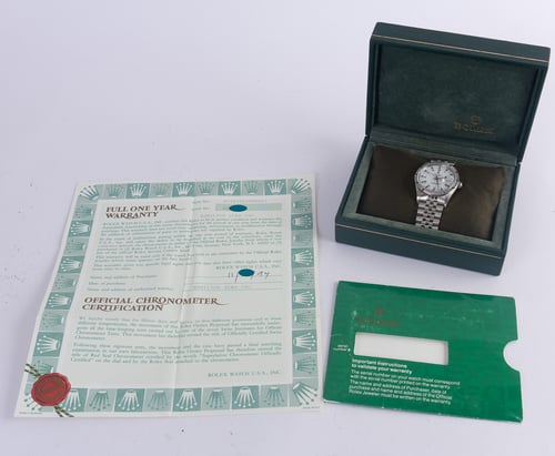 Box / Paper shot of Date
