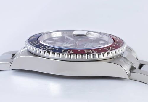 9' Side Shot of GMT-Master II 'Pepsi'