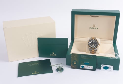 Box / Paper shot of Submariner Date 41