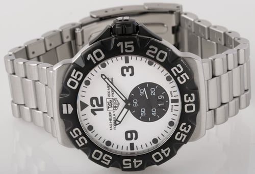 Front View of Formula 1 Grande Date