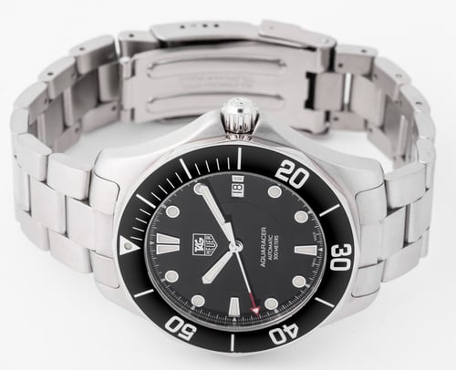 Front View of Aquaracer