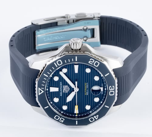 Front View of Aquaracer Professional 300