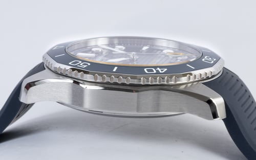 9' Side Shot of Aquaracer Professional 300