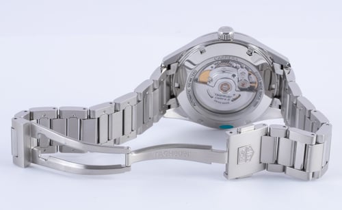 Open Clasp Shot of Carrera