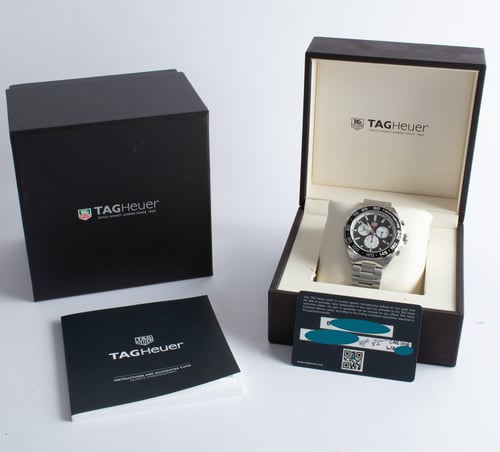 Box / Paper shot of Formula 1 Chronograph