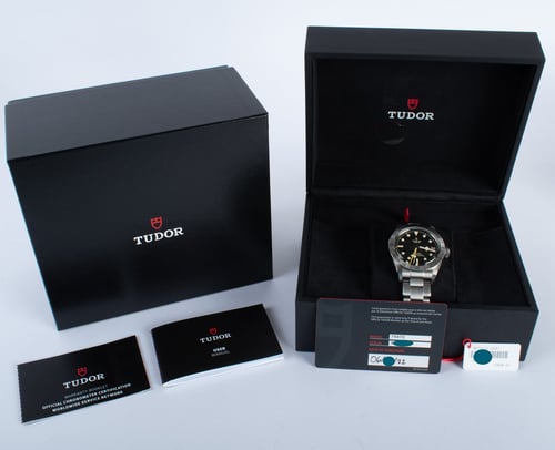 Box / Paper shot of Black Bay Pro GMT