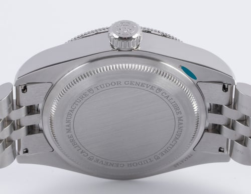 Caseback of Black Bay 41
