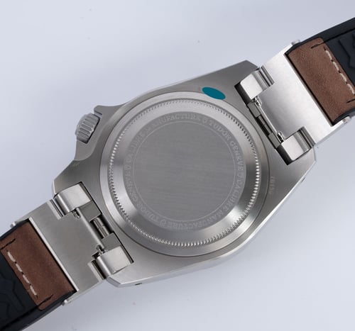 Caseback of Black Bay P01