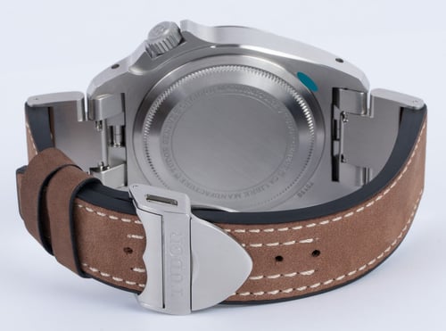 Rear / Band View of Black Bay P01